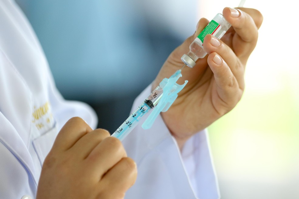 Unidades básicas de saúde de Umuarama vacinam a população contra a gripe (influenza)