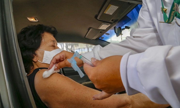 Vacinação contra a Covid em Umuarama segue para os grupos prioritários
